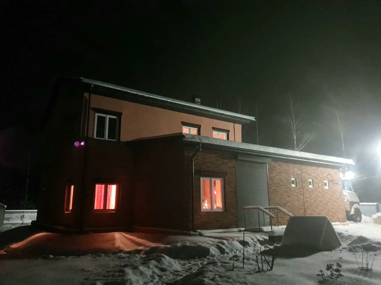Вечерний вид дома ОршиК